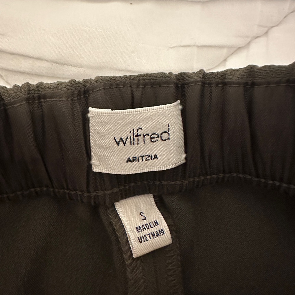 ARITZIA pants. Olive Green Wilfred Lodge Pant